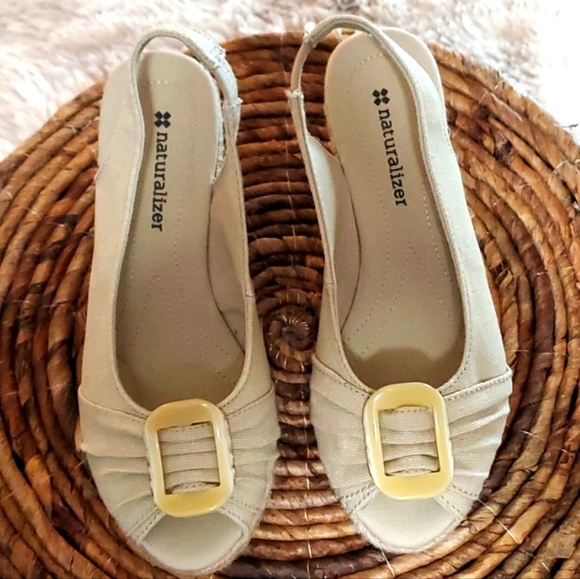 Naturalizer Sandals size 6M Excellent condition beautiful Khaki color fabric - Picture 8 of 15